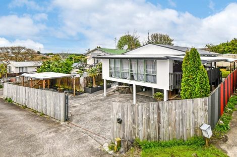 Photo of property in 2/10 Nearco Street, Randwick Park, Auckland, 2105