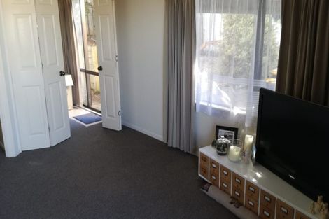 Photo of property in 20 Van Dyke Place, West Harbour, Auckland, 0618