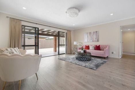 Photo of property in 8 Carisbrook Crescent, Papakura, 2110