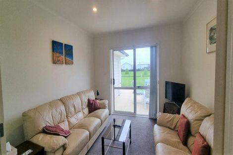 Photo of property in 32 Cupples Street, Papamoa Beach, Papamoa, 3118