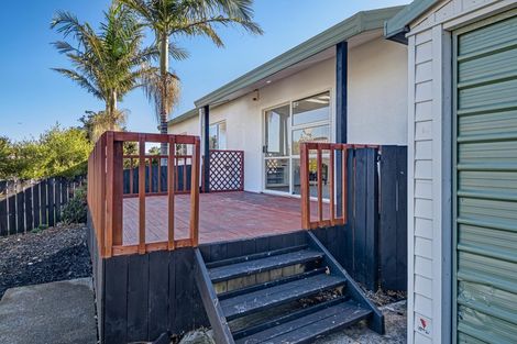 Photo of property in 2/8 Anglers Way, Wattle Downs, Auckland, 2102