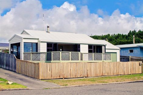 Photo of property in 4 Rangitane Grove, Waitarere Beach, Levin, 5510