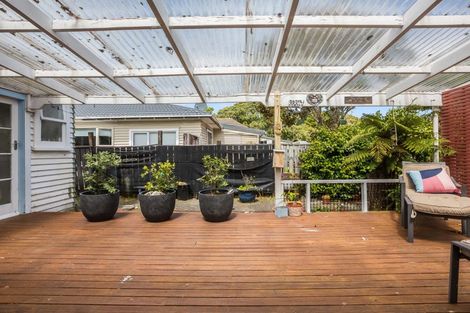 Photo of property in 16 Raroa Terrace, Tawa, Wellington, 5028