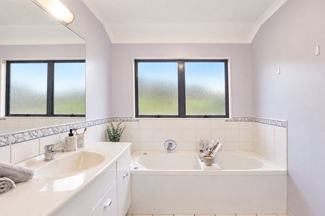 Photo of property in 1 Roderick Place, Rototuna, Hamilton, 3210