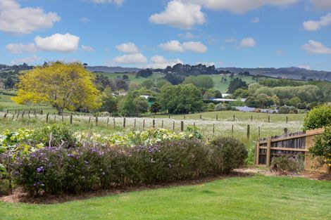 Photo of property in 112 Butcher Road, Pukekohe, 2120