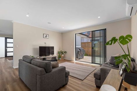 Photo of property in 2 Poutawa Lane, Clarks Beach, 2122