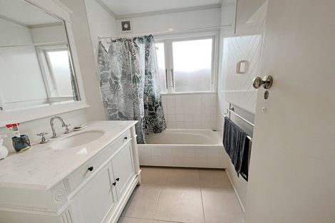 Photo of property in 10 Cremorne Avenue, Hokowhitu, Palmerston North, 4410