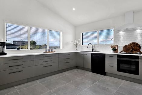 Photo of property in 20 Tiverton Crescent, Whalers Gate, New Plymouth, 4310