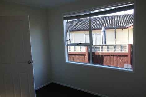 Photo of property in 5 Lisa Rise, Half Moon Bay, Auckland, 2012