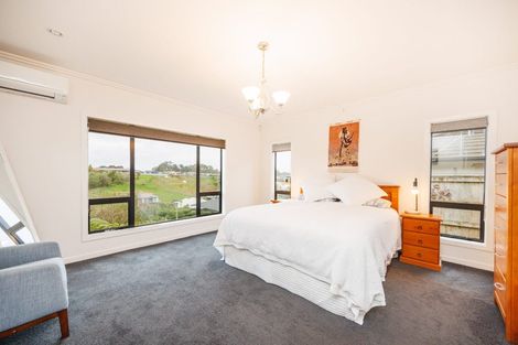 Photo of property in 7 Vaucluse Heights, Fitzherbert, Palmerston North, 4410