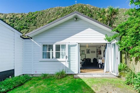 Photo of property in 10 Tilley Road, Paekakariki, 5034