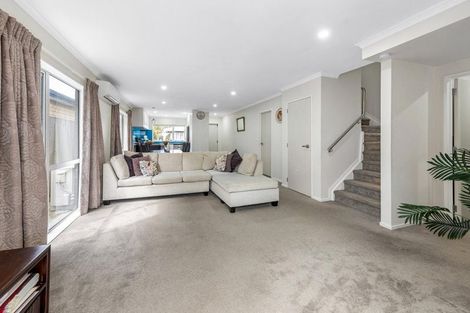 Photo of property in 16 Dolbel Place, Mangere East, Auckland, 2024