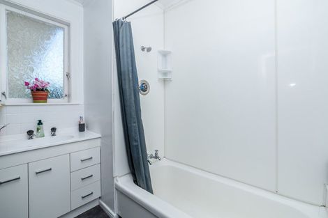 Photo of property in 9 Skipage Grove, Featherston, 5710