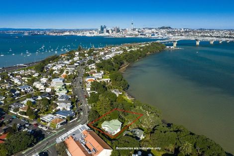 Photo of property in 118 Queen Street, Northcote Point, Auckland, 0627