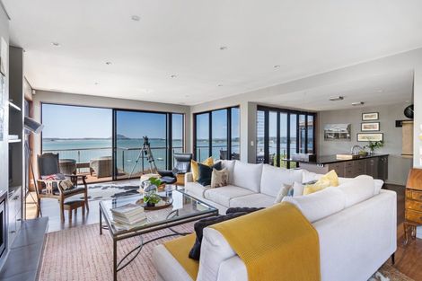 Photo of property in 67 Harbour View Road, Omokoroa, 3114