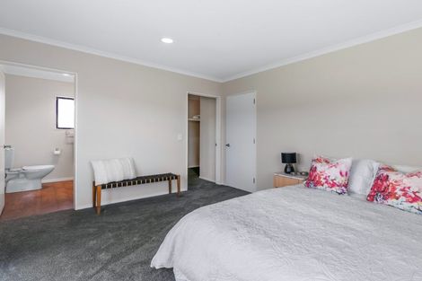 Photo of property in 370 Tararua Road, Levin, 5571