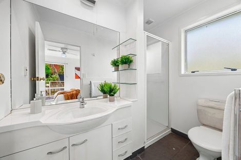 Photo of property in 13 Booralee Avenue, Botany Downs, Auckland, 2010