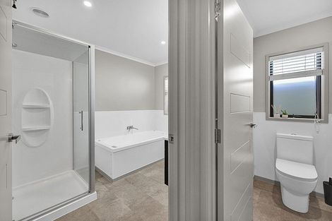 Photo of property in 2 Pipitea Place, Whalers Gate, New Plymouth, 4310