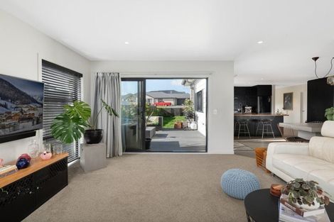 Photo of property in 28 Puhirake Crescent, Pyes Pa, Tauranga, 3112