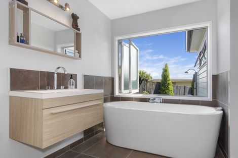 Photo of property in 25 Haden Place, Omokoroa, 3114