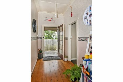 Photo of property in 8 Shortland Street, Regent, Whangarei, 0112