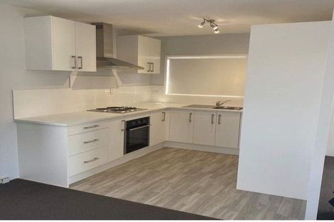 Photo of property in 2/31 Aeronautic Road, Takanini, 2112