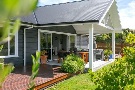 Photo of property in 98 Loch Views Road, Acacia Bay, Taupo, 3385