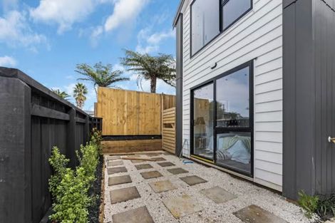 Photo of property in 2b Raglan Street, Mangere East, Auckland, 2024