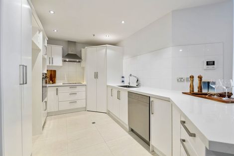 Photo of property in 175h Hurstmere Road, Takapuna, Auckland, 0622