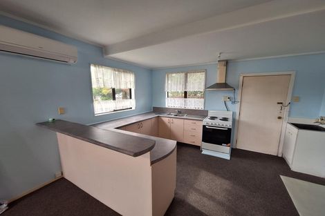 Photo of property in 2 Tomlin Place, Mangere East, Auckland, 2024