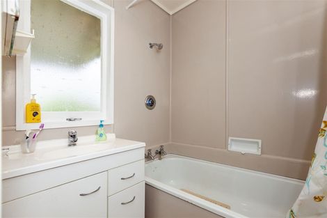 Photo of property in 21 Renown Road, Raumati South, Paraparaumu, 5032