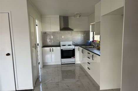 Photo of property in 2/69 Orams Road, Hillpark, Auckland, 2102