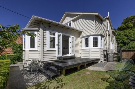 Photo of property in 8 Glen Road, Kelburn, Wellington, 6012