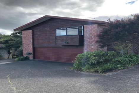 Photo of property in 2/41 Radiata Lane, Chatswood, Auckland, 0626