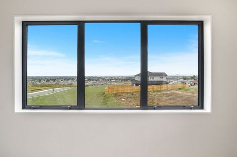 Photo of property in 78 Twin Parks Rise, Papakura, 2110