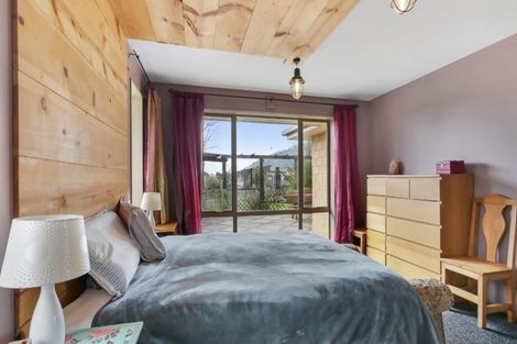 Photo of property in 6 Deavoll Place, Heathcote Valley, Christchurch, 8022