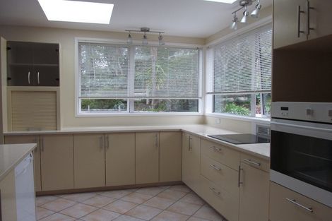 Photo of property in 1a Sandown Road, Rothesay Bay, Auckland, 0630