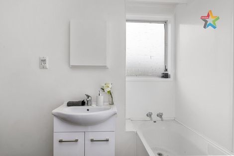 Photo of property in 8d Montgomery Crescent, Clouston Park, Upper Hutt, 5018