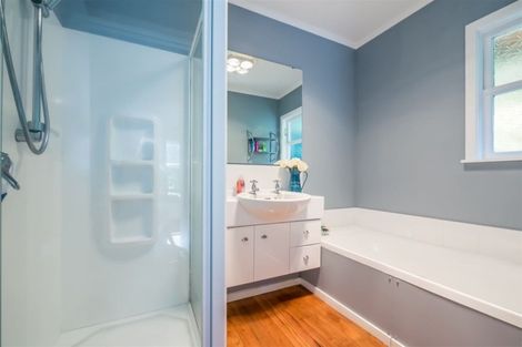 Photo of property in 3 Aspen Grove, Maungaraki, Lower Hutt, 5010