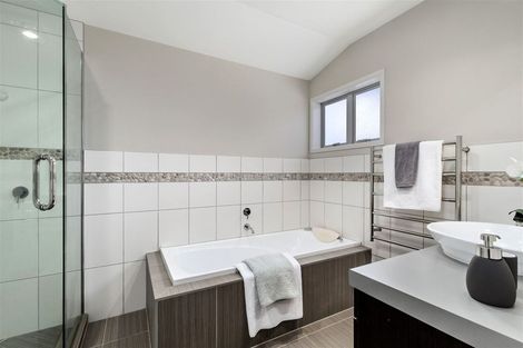 Photo of property in 280a East Coast Road, Forrest Hill, Auckland, 0620