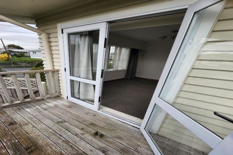 Photo of property in 2 Blenheim Place, Vogeltown, New Plymouth, 4310