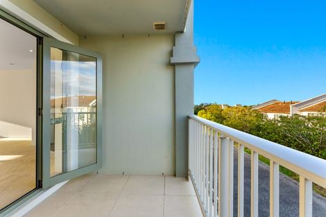 Photo of property in The Rise, 2/11 Hatfield Place, Albany Heights, Auckland, 0632