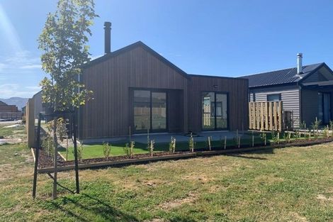 Photo of property in 5 Matakanui Lane, Wanaka, 9305