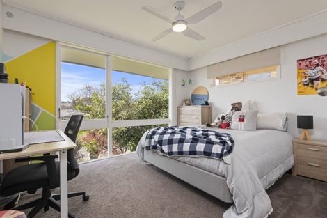 Photo of property in 52 Wikiriwhi Crescent, Awapuni, Palmerston North, 4412