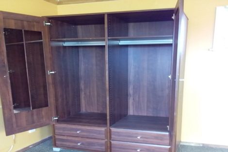 Photo of property in 2 Hobson Place, Takaro, Palmerston North, 4412