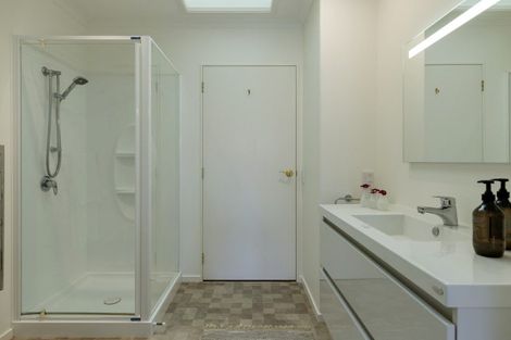 Photo of property in 18 Lakeridge Close, Rangatira Park, Taupo, 3330