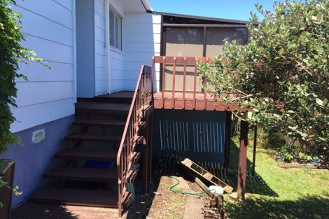 Photo of property in 3 Lavery Place, Sunnynook, Auckland, 0632