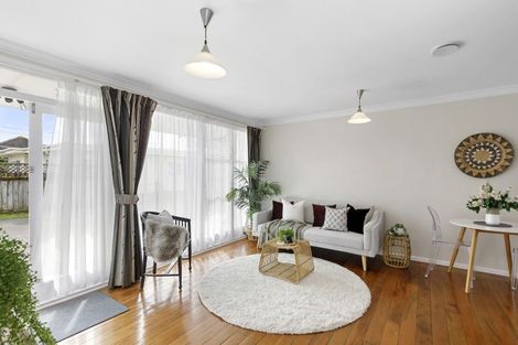 Photo of property in 1a Saulbrey Grove, Woburn, Lower Hutt, 5010