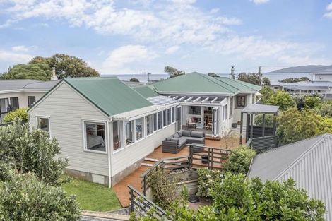 Photo of property in 113 Seaview Road, Paraparaumu Beach, Paraparaumu, 5032