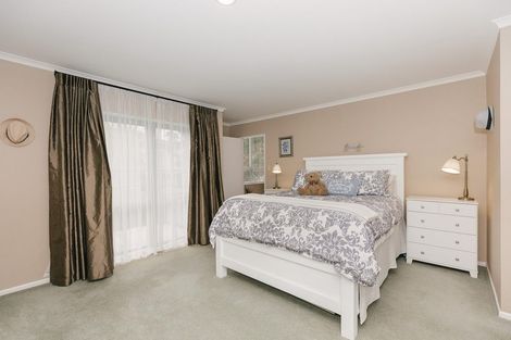 Photo of property in 8a Williams Terrace, Fitzherbert, Palmerston North, 4410